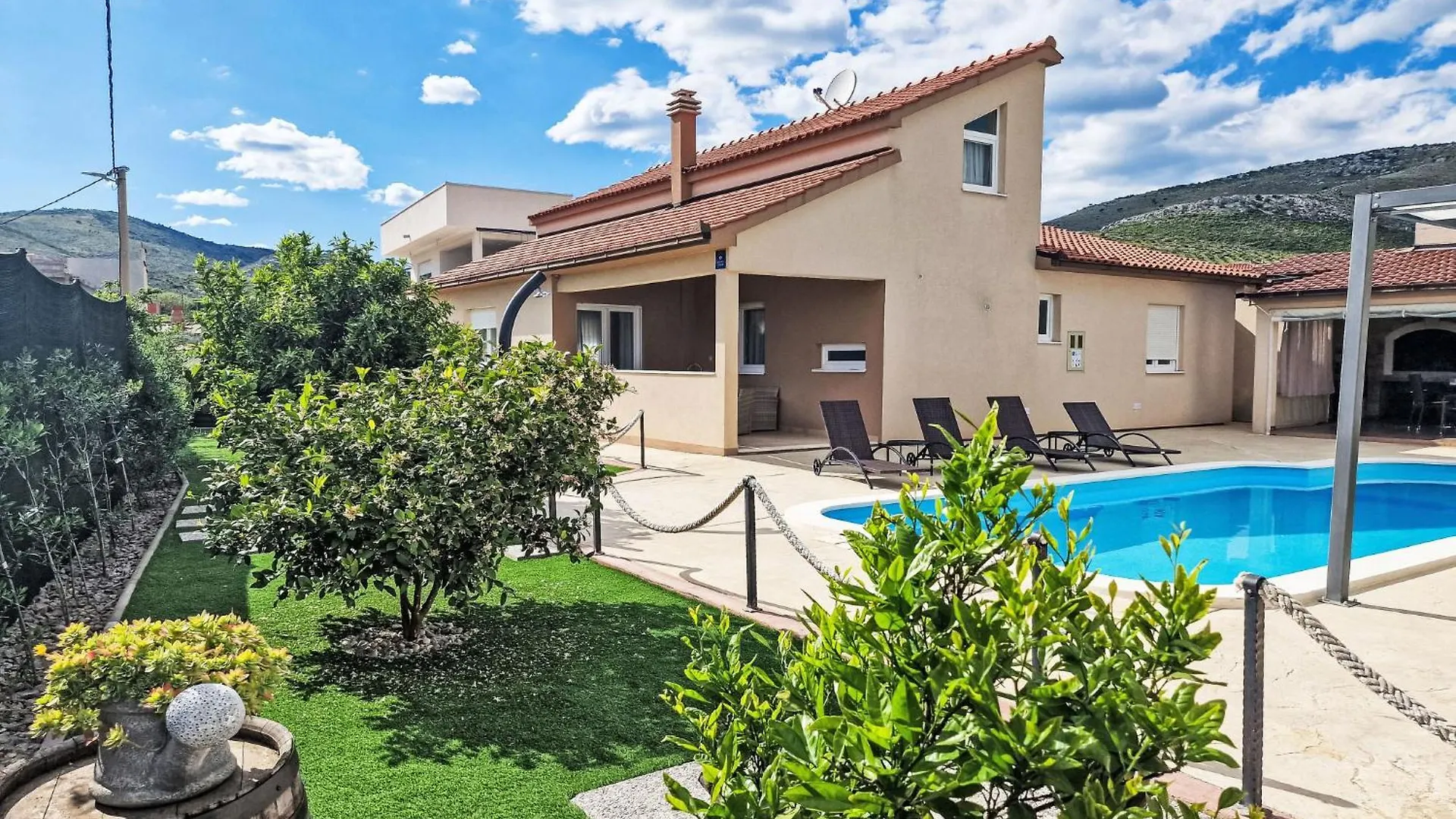 Holiday Home Kuca Luka By Interhome location